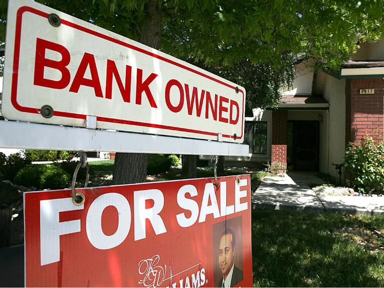 <a><img src="https://www.theepochtimes.com/assets/uploads/2015/09/florx86539401.jpg" alt="Nationwide, more than 6,600 family homes are lost to foreclosure every day. (Justin Sullivan/Getty Images)" title="Nationwide, more than 6,600 family homes are lost to foreclosure every day. (Justin Sullivan/Getty Images)" width="320" class="size-medium wp-image-1824385"/></a>