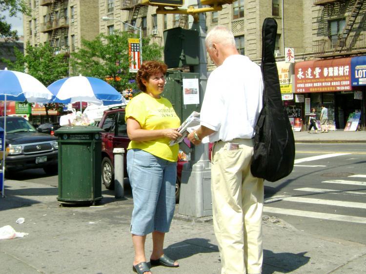 <a><img src="https://www.theepochtimes.com/assets/uploads/2015/09/flushing_russian.jpg" alt="SPEAKING OUT: Maria Vassong speaks to passersby about false claims being made in propaganda being distributed in Flushing, Queens by pro Chinese Communist groups. (The Epoch Times)" title="SPEAKING OUT: Maria Vassong speaks to passersby about false claims being made in propaganda being distributed in Flushing, Queens by pro Chinese Communist groups. (The Epoch Times)" width="320" class="size-medium wp-image-1834046"/></a>