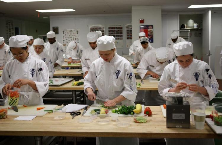 <a><img src="https://www.theepochtimes.com/assets/uploads/2015/09/food85864440c.jpg" alt="Culinary students do prep work for a meal during a butchery class at the Le Cordon Bleu program at California Culinary Academy April 8, 2009 in San Francisco, California.  (Justin Sullivan/Getty Images)" title="Culinary students do prep work for a meal during a butchery class at the Le Cordon Bleu program at California Culinary Academy April 8, 2009 in San Francisco, California.  (Justin Sullivan/Getty Images)" width="320" class="size-medium wp-image-1820180"/></a>