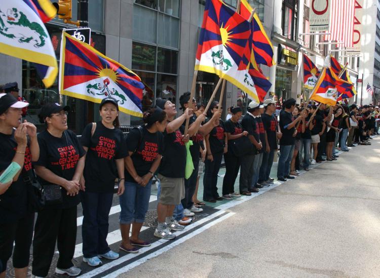 <a><img src="https://www.theepochtimes.com/assets/uploads/2015/09/freetibet3.jpg" alt="Tibetans and supporters on Broadway on Saturday protesting human rights abuses against Tibetans in China. (Evan Mantyk/The Epoch Times)" title="Tibetans and supporters on Broadway on Saturday protesting human rights abuses against Tibetans in China. (Evan Mantyk/The Epoch Times)" width="320" class="size-medium wp-image-1833991"/></a>