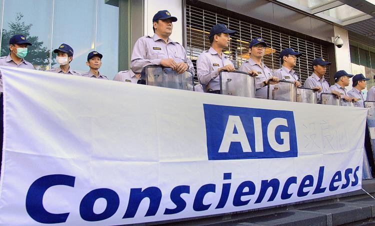 <a><img src="https://www.theepochtimes.com/assets/uploads/2015/09/gag93386473.jpg" alt="Police guard the building of Taiwan insurance agents Nan Shan Life, a unit of American International Group (AIG), as the company's agents display a banner that reads 'AIG Conscienceless' in Taipei on November 25, 2009. (Patrick Lin/AFP/Getty Images)" title="Police guard the building of Taiwan insurance agents Nan Shan Life, a unit of American International Group (AIG), as the company's agents display a banner that reads 'AIG Conscienceless' in Taipei on November 25, 2009. (Patrick Lin/AFP/Getty Images)" width="320" class="size-medium wp-image-1823417"/></a>