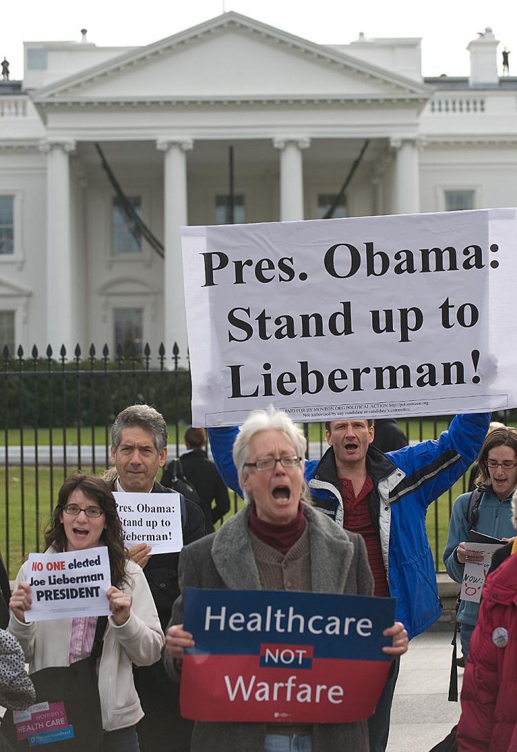 <a><img src="https://www.theepochtimes.com/assets/uploads/2015/09/goLieb94472515.jpg" alt="Protesters chant slogans urging Obama to enable passage of the Senate health care plan despite independent Senator from Connecticut Joe Lieberman's call for the axing of Medicare expansion, in front of the White House in Washington, D.C. on Dec. 15. (Nicholas Kamm/AFP/Getty Images)" title="Protesters chant slogans urging Obama to enable passage of the Senate health care plan despite independent Senator from Connecticut Joe Lieberman's call for the axing of Medicare expansion, in front of the White House in Washington, D.C. on Dec. 15. (Nicholas Kamm/AFP/Getty Images)" width="320" class="size-medium wp-image-1824688"/></a>