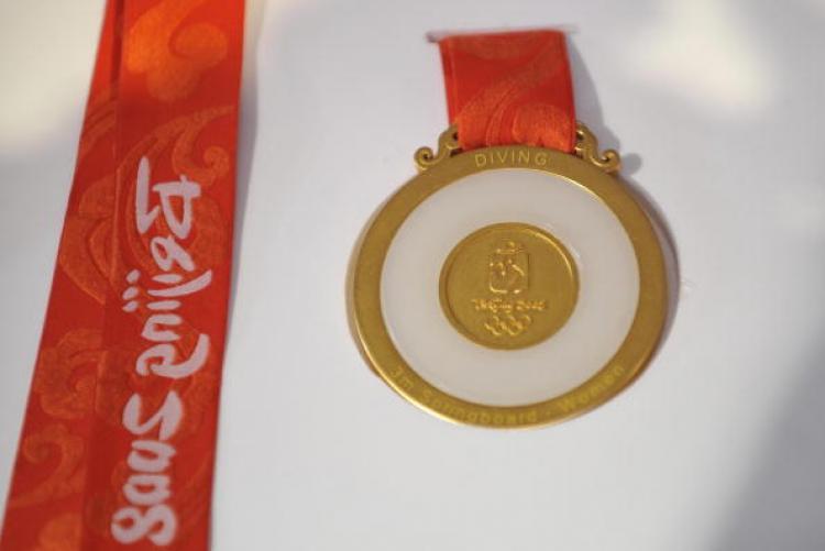 <a><img src="https://www.theepochtimes.com/assets/uploads/2015/09/goldmedal.jpg" alt="The gold medal for the 2008 Beijing Olympics. (AFP/Getty Images)" title="The gold medal for the 2008 Beijing Olympics. (AFP/Getty Images)" width="320" class="size-medium wp-image-1834771"/></a>