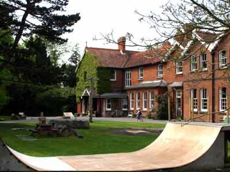 <a><img src="https://www.theepochtimes.com/assets/uploads/2015/09/grounds3.jpg" alt="Summerhill school with a skating ramp outside in Leiston in Suffolk. (Courtesy of Summerhill School)" title="Summerhill school with a skating ramp outside in Leiston in Suffolk. (Courtesy of Summerhill School)" width="200" class="size-medium wp-image-1795504"/></a>