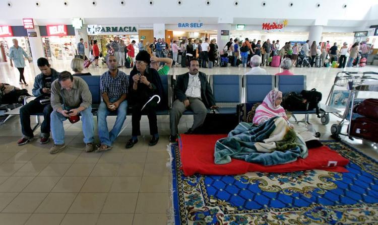 <a><img src="https://www.theepochtimes.com/assets/uploads/2015/09/haidar93109393.jpg" alt="Award-winning political and human rights activist Aminatou Haidar sits on a mattress and rug in the airport terminal at Arrecife Airport on the Spanish Canary Island of Lanzarote in what has accumulated to a month stay. It has been reported the Spanish government will be sending Haidar back to the Moroccan controlled Western Sahara. (Desiree Martin/AFP/Getty Images)" title="Award-winning political and human rights activist Aminatou Haidar sits on a mattress and rug in the airport terminal at Arrecife Airport on the Spanish Canary Island of Lanzarote in what has accumulated to a month stay. It has been reported the Spanish government will be sending Haidar back to the Moroccan controlled Western Sahara. (Desiree Martin/AFP/Getty Images)" width="320" class="size-medium wp-image-1824721"/></a>