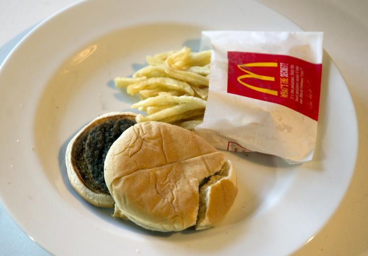 <a><img src="https://www.theepochtimes.com/assets/uploads/2015/09/happy_meal_105455839.jpg" alt="Artist and photographer Sally Davies' McDonald's Happy Meal project is seen October 14, 2010 at her apartment in New York. (DON EMMERT/AFP/Getty Images)" title="Artist and photographer Sally Davies' McDonald's Happy Meal project is seen October 14, 2010 at her apartment in New York. (DON EMMERT/AFP/Getty Images)" width="320" class="size-medium wp-image-1813426"/></a>