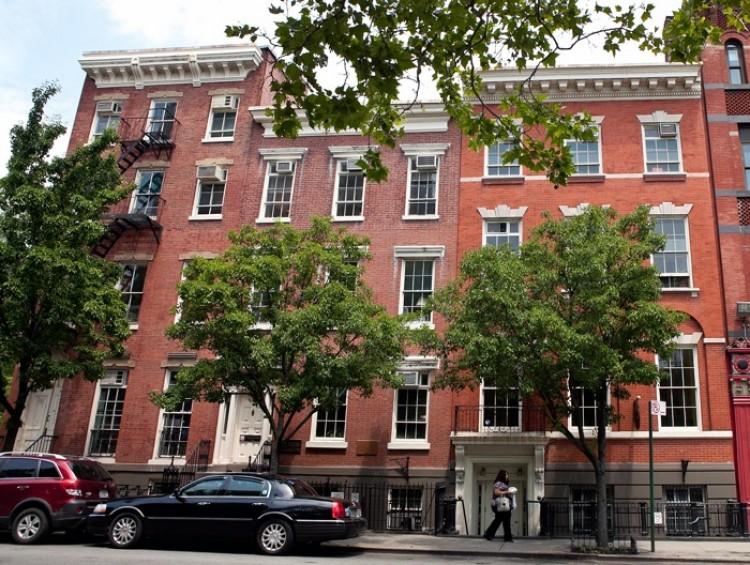 <a><img src="https://www.theepochtimes.com/assets/uploads/2015/09/henry+street.jpg" alt="The Henry Street Settlement, founded in 1893 by nurse Lillian Wald, is now headquartered in three contiguous Federal style row houses.  (Amal Chen/The Epoch Times)" title="The Henry Street Settlement, founded in 1893 by nurse Lillian Wald, is now headquartered in three contiguous Federal style row houses.  (Amal Chen/The Epoch Times)" width="575" class="size-medium wp-image-1801741"/></a>