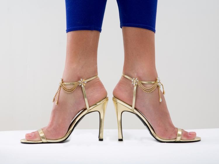 <a><img src="https://www.theepochtimes.com/assets/uploads/2015/09/high_heels_not_good_for_tendons.jpg" alt="HIGH HEELS: A University of California podiatrist says there is nothing good about them. (Photos.com)" title="HIGH HEELS: A University of California podiatrist says there is nothing good about them. (Photos.com)" width="320" class="size-medium wp-image-1812846"/></a>
