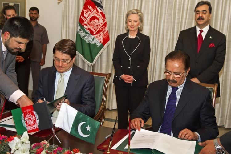 <a><img src="https://www.theepochtimes.com/assets/uploads/2015/09/hilliay.jpg" alt="Afghanistan Minister of Trade Anwar Ul Haq Ahadi (L) and Pakistani Minister of Trade Makdoom Amin Fahim (R-front) sign treaties, including a trade deal, as U.S. Secretary of State Hillary Clinton and Pakistani Prime Minister Syed Yousaf Raza Gillani look on. (Paul J. Richards/Getty Images)" title="Afghanistan Minister of Trade Anwar Ul Haq Ahadi (L) and Pakistani Minister of Trade Makdoom Amin Fahim (R-front) sign treaties, including a trade deal, as U.S. Secretary of State Hillary Clinton and Pakistani Prime Minister Syed Yousaf Raza Gillani look on. (Paul J. Richards/Getty Images)" width="320" class="size-medium wp-image-1817229"/></a>