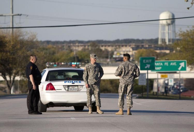 <a><img src="https://www.theepochtimes.com/assets/uploads/2015/09/hood92809846.jpg" alt="Members of the military and police stand outside Fort Hood on November 5, 2009 in Killeen, Texas.  (Ben Sklar/Getty Images)" title="Members of the military and police stand outside Fort Hood on November 5, 2009 in Killeen, Texas.  (Ben Sklar/Getty Images)" width="320" class="size-medium wp-image-1825374"/></a>