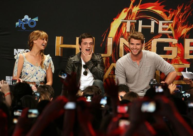 <a><img class="size-medium wp-image-1786018" title="The Hunger Games U.S. Mall Tour Kick-Off At LA's Century City" src="https://www.theepochtimes.com/assets/uploads/2015/09/hunger-game.jpg" alt="The Hunger Games U.S. Mall Tour Kick-Off At LA's Century City" width="350" height="262"/></a>