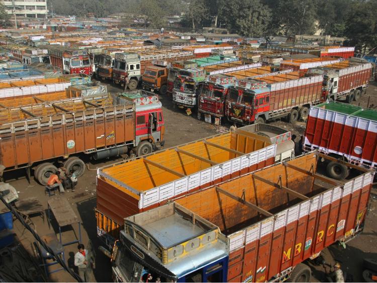 <a><img src="https://www.theepochtimes.com/assets/uploads/2015/09/intruzx84252083.jpg" alt="Trucks are parked during a trucker's strike in New Delhi on January 12, 2009. (Manan Vatsyayana/AFP/Getty Images)" title="Trucks are parked during a trucker's strike in New Delhi on January 12, 2009. (Manan Vatsyayana/AFP/Getty Images)" width="320" class="size-medium wp-image-1831368"/></a>