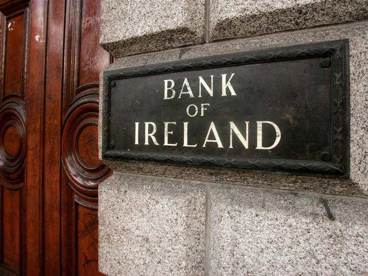<a><img src="https://www.theepochtimes.com/assets/uploads/2015/09/irish-85157095.jpg" alt="The Bank of Ireland in College Green, Dublin is pictured on February 28, 2009. (Carl de Souza/AFP/Getty Images)" title="The Bank of Ireland in College Green, Dublin is pictured on February 28, 2009. (Carl de Souza/AFP/Getty Images)" width="320" class="size-medium wp-image-1824788"/></a>