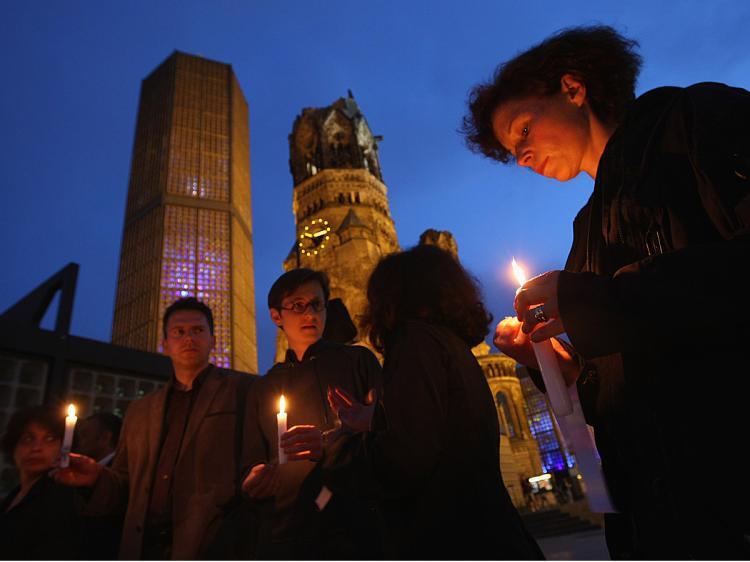 <a><img src="https://www.theepochtimes.com/assets/uploads/2015/09/ironic88686091.jpg" alt="People gather for a candlelight vigil to honor victims of recent violence in Iran on June 25, 2009 in Berlin, Germany. Several thousand people gathered in Berlin's center and in other European cities to show their support for the murdered demonstrators. (Sean Gallup/Getty Images)" title="People gather for a candlelight vigil to honor victims of recent violence in Iran on June 25, 2009 in Berlin, Germany. Several thousand people gathered in Berlin's center and in other European cities to show their support for the murdered demonstrators. (Sean Gallup/Getty Images)" width="320" class="size-medium wp-image-1827691"/></a>