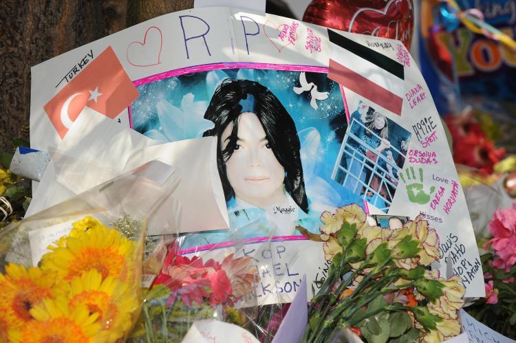 <a><img src="https://www.theepochtimes.com/assets/uploads/2015/09/jackson_88733135.jpg" alt="Posters, signs, candles and flowers are left by fans at a makeshift shrine outside the Jackson family compound in Encino, California on June 28, 2009. The FBI released their Michael Jackson files to the public. (Robyn Beck/AFP/Getty Images)" title="Posters, signs, candles and flowers are left by fans at a makeshift shrine outside the Jackson family compound in Encino, California on June 28, 2009. The FBI released their Michael Jackson files to the public. (Robyn Beck/AFP/Getty Images)" width="320" class="size-medium wp-image-1824502"/></a>