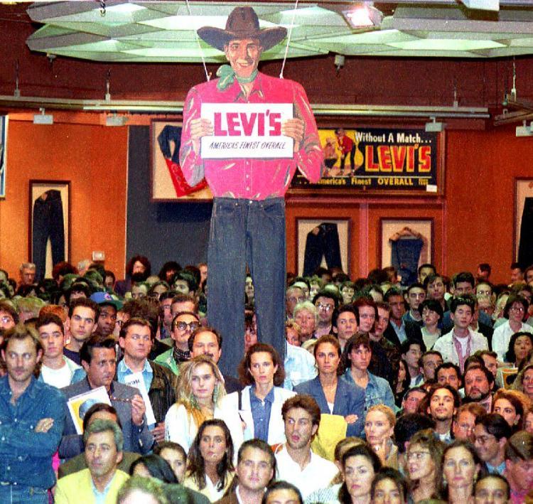 <a><img src="https://www.theepochtimes.com/assets/uploads/2015/09/jeans52028667.jpg" alt="TIMELESS APPEAL: Levi Strauss denim fans on Sept. 7 in 1992 at a Paris auction of jeans, denim jackets, and advertising objects dating from the 1930s and onward. The 1936 advertising cowboy sold for $37,000. (Pierre Boussel/AFP/Getty Images)" title="TIMELESS APPEAL: Levi Strauss denim fans on Sept. 7 in 1992 at a Paris auction of jeans, denim jackets, and advertising objects dating from the 1930s and onward. The 1936 advertising cowboy sold for $37,000. (Pierre Boussel/AFP/Getty Images)" width="320" class="size-medium wp-image-1830833"/></a>