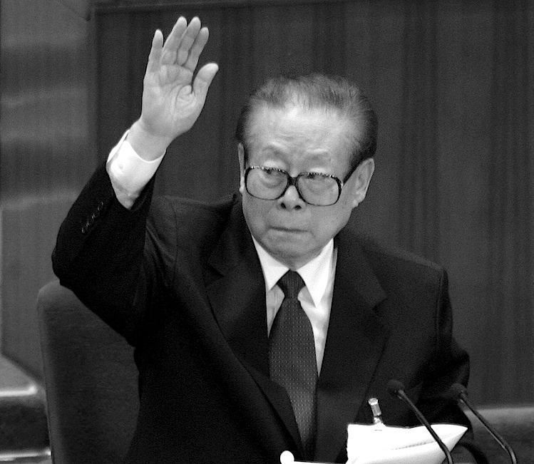 <a><img class=" wp-image-1775338  " src="https://www.theepochtimes.com/assets/uploads/2015/09/jiang-hand-77471398.jpg" alt="Former Communist Party head Jiang Zemin" width="378" height="328"/></a>