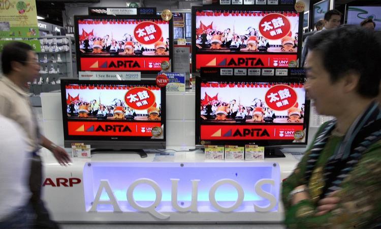<a><img src="https://www.theepochtimes.com/assets/uploads/2015/09/jp74046335.jpg" alt="Shoppers walk past Japanese televisions in a retail store in Hong Kong. Japan saw its February exports increase drastically, especially to other Asian nations. (Mike Clarke/AFP/Getty Images)" title="Shoppers walk past Japanese televisions in a retail store in Hong Kong. Japan saw its February exports increase drastically, especially to other Asian nations. (Mike Clarke/AFP/Getty Images)" width="320" class="size-medium wp-image-1821754"/></a>