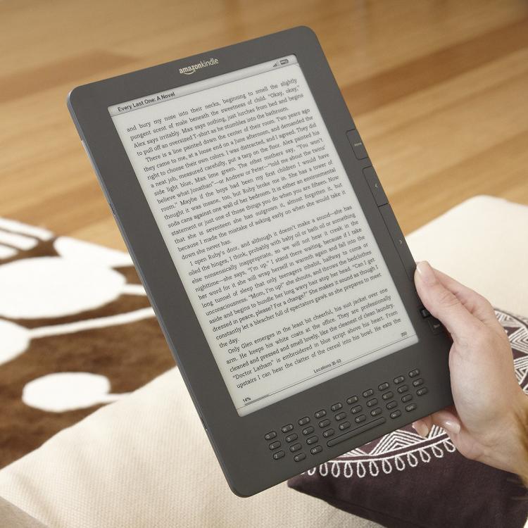 <a><img src="https://www.theepochtimes.com/assets/uploads/2015/09/kindle_dx.jpg" alt="Amazon Kindle DX file photo. Amazon.com and Apple are facing a probe into their sales practices for ebooks. (Courtesy Amazon.com)" title="Amazon Kindle DX file photo. Amazon.com and Apple are facing a probe into their sales practices for ebooks. (Courtesy Amazon.com)" width="320" class="size-medium wp-image-1816718"/></a>