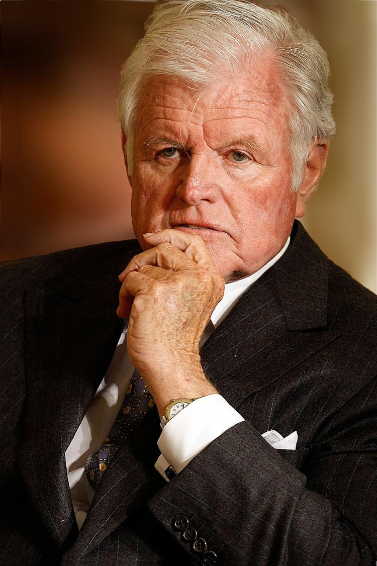 <a><img src="https://www.theepochtimes.com/assets/uploads/2015/09/kndy85264690copy.jpg" alt="Sen. Ted Kennedy succumbed to cancer at age 77. (Chip Somodevilla/Getty Images)" title="Sen. Ted Kennedy succumbed to cancer at age 77. (Chip Somodevilla/Getty Images)" width="320" class="size-medium wp-image-1826600"/></a>