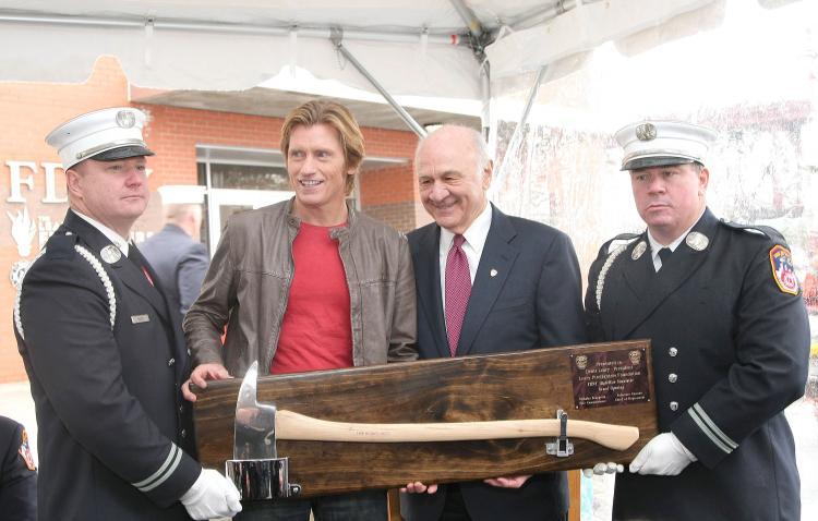 <a><img src="https://www.theepochtimes.com/assets/uploads/2015/09/leary.jpg" alt="Actor and president of the Leary Firefighters Foundation, Denis Leary (2nd from left) is presented with a mounted fireman's axe by NYC Fire Commissioner Nicholas Scoppetta (2nd from right) and FDNY Captains Michael Maye (left) and Marc Merra during the de (Getty Images)" title="Actor and president of the Leary Firefighters Foundation, Denis Leary (2nd from left) is presented with a mounted fireman's axe by NYC Fire Commissioner Nicholas Scoppetta (2nd from right) and FDNY Captains Michael Maye (left) and Marc Merra during the de (Getty Images)" width="320" class="size-medium wp-image-1829491"/></a>