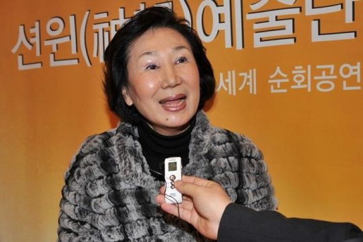<a><img class="size-medium wp-image-1830642" title="Joo-Suh Lee, a professional traditional Korean dancer, wishes she could dance along with DPA. (The Epoch Times)" src="https://www.theepochtimes.com/assets/uploads/2015/09/lee.jpg" alt="Joo-Suh Lee, a professional traditional Korean dancer, wishes she could dance along with DPA. (The Epoch Times)" width="320"/></a>