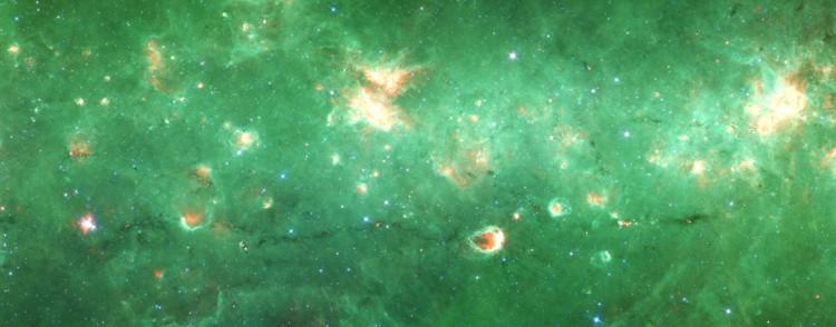 <a><img class="size-full wp-image-1772349" title="Researchers have identified the first "bone" of the Milky Way: a long tendril of dust and gas that appears dark in this infrared image from the Spitzer Space Telescope. Running horizontally along this image, the "bone" is more than 300 light-years long but only 1 or 2 light-years wide. (NASA/JPL/SSC) " src="https://www.theepochtimes.com/assets/uploads/2015/09/lores.jpg" alt="Researchers have identified the first "bone" of the Milky Way: a long tendril of dust and gas that appears dark in this infrared image from the Spitzer Space Telescope. Running horizontally along this image, the "bone" is more than 300 light-years long but only 1 or 2 light-years wide. (NASA/JPL/SSC) " width="750" height="294"/></a>