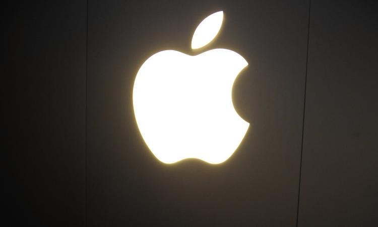 <a><img src="https://www.theepochtimes.com/assets/uploads/2015/09/mac_98403737.jpg" alt="An illuminated Apple logo. The motherboard of a first generation Apple personal computer, named the Apple-1, is up for bid, along with some additions at Christie´s, the famous auction house.(Timothy A. Clary/Getty Images)" title="An illuminated Apple logo. The motherboard of a first generation Apple personal computer, named the Apple-1, is up for bid, along with some additions at Christie´s, the famous auction house.(Timothy A. Clary/Getty Images)" width="320" class="size-medium wp-image-1803132"/></a>