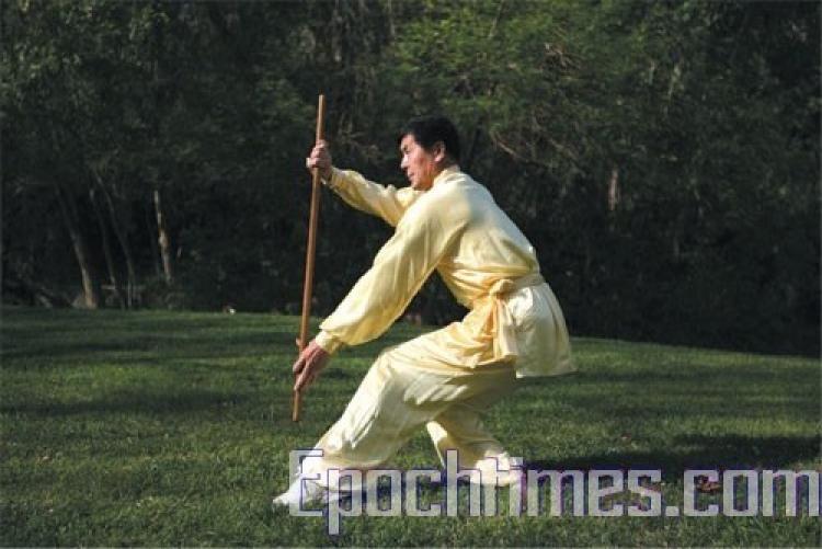 <a><img src="https://www.theepochtimes.com/assets/uploads/2015/09/martialarts.jpg" alt="Martial arts master Li Youfu performing a demonstration with the whip-staff, a wooden martial arts weapon that contains elements of saber, sword and cudgel. (Ji Yuan/The Epoch Times)" title="Martial arts master Li Youfu performing a demonstration with the whip-staff, a wooden martial arts weapon that contains elements of saber, sword and cudgel. (Ji Yuan/The Epoch Times)" width="320" class="size-medium wp-image-1834436"/></a>