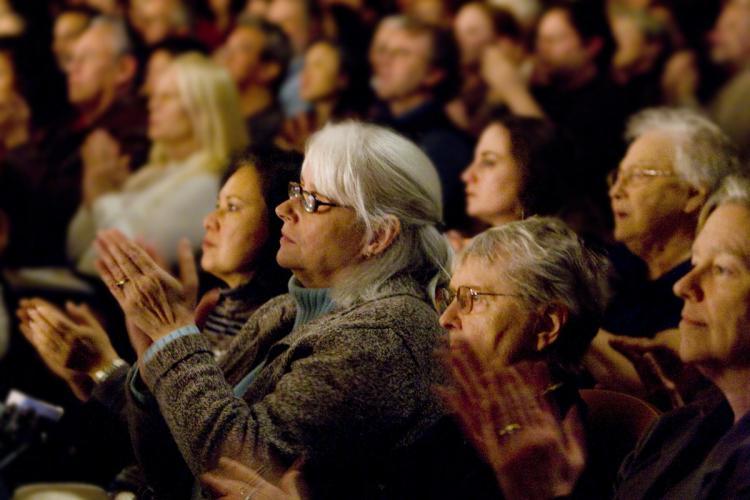 <a><img src="https://www.theepochtimes.com/assets/uploads/2015/09/matinee.jpg" alt="The cultural extravaganza at the Paramount Theatre thrilled many. (Youzhi Ma/The Epoch Times)" title="The cultural extravaganza at the Paramount Theatre thrilled many. (Youzhi Ma/The Epoch Times)" width="320" class="size-medium wp-image-1831232"/></a>
