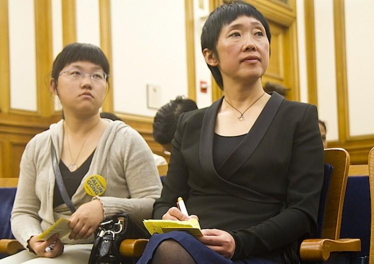 <a><img class="size-medium wp-image-1796791" title="Helena Li (L) and Da Fang sit in the public hearing room at City Hall, waiting to give testimony to the Board of Supervisors. They would explain how the hanging of the red flag of communist China from City Hall startled them, because of their experience of political persecution in China. (Matthew Robertson/The Epoch Times)" src="https://www.theepochtimes.com/assets/uploads/2015/09/matthew_robertson_IMG_9783.jpg" alt="Helena Li (L) and Da Fang sit in the public hearing room at City Hall, waiting to give testimony to the Board of Supervisors. They would explain how the hanging of the red flag of communist China from City Hall startled them, because of their experience of political persecution in China. (Matthew Robertson/The Epoch Times)" width="320"/></a>