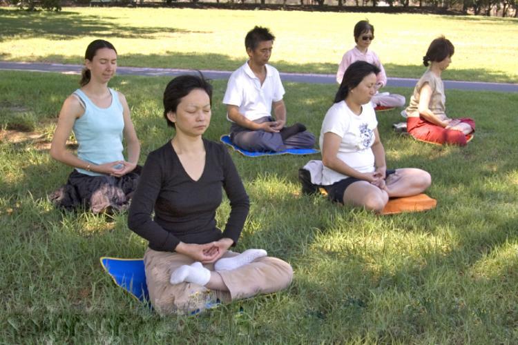 These meditators are strengthening regions of their brains that improve concentration and foster compassion. (The Epoch Times)