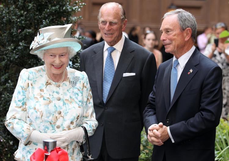 <a><img src="https://www.theepochtimes.com/assets/uploads/2015/09/mi96476513.jpg" alt="Queen Elizabeth II, Prince Philip, Duke of Edinburgh and Mayor of New York Michael Bloomberg laugh as they visit the British Garden at Hanover Square on July 6, in New York City.  (Chris Jackson-Pool/Getty Images)" title="Queen Elizabeth II, Prince Philip, Duke of Edinburgh and Mayor of New York Michael Bloomberg laugh as they visit the British Garden at Hanover Square on July 6, in New York City.  (Chris Jackson-Pool/Getty Images)" width="320" class="size-medium wp-image-1817715"/></a>