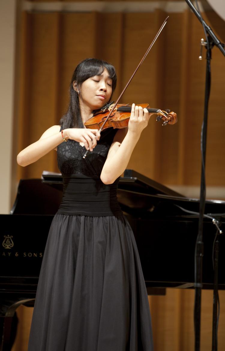 <a><img src="https://www.theepochtimes.com/assets/uploads/2015/09/nancy-zhou.jpg" alt="Violinst Nancy Zhou performs at NTDTV's second Chinese International Violin Competition in New York, Aug. 2009.  (Edward Dai/The Epoch Times)" title="Violinst Nancy Zhou performs at NTDTV's second Chinese International Violin Competition in New York, Aug. 2009.  (Edward Dai/The Epoch Times)" width="320" class="size-medium wp-image-1825910"/></a>