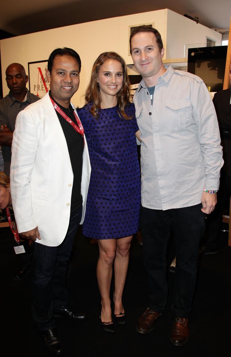 <a><img src="https://www.theepochtimes.com/assets/uploads/2015/09/natalie_portman_103798386.jpg" alt="Natalie Portman (C) Director Darren Aronofski (R), and Munawar Hosain (L), attend the Hollywood Foreign Press Asscociation Cocktail Party during the 67th Venice Film Festival at Style Lounge on September 2, 2010 in Venice, Italy. ( Andreas Rentz/Getty Images)" title="Natalie Portman (C) Director Darren Aronofski (R), and Munawar Hosain (L), attend the Hollywood Foreign Press Asscociation Cocktail Party during the 67th Venice Film Festival at Style Lounge on September 2, 2010 in Venice, Italy. ( Andreas Rentz/Getty Images)" width="320" class="size-medium wp-image-1815178"/></a>