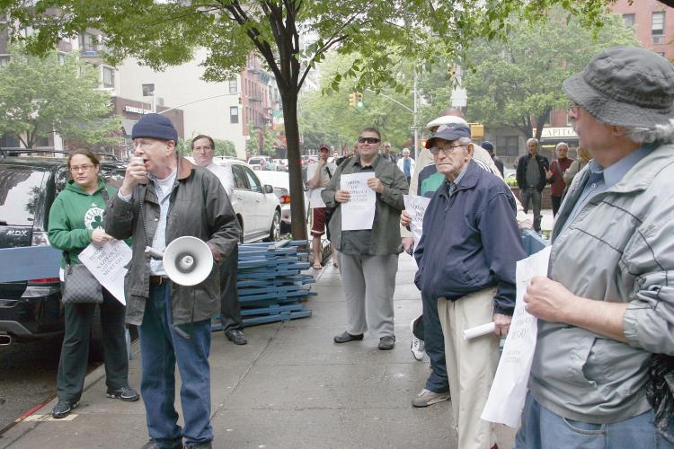 <a><img src="https://www.theepochtimes.com/assets/uploads/2015/09/neo-nazi.jpg" alt="A group of protesters on East 85th Street on Sunday claim that a local man is a Neo-Nazi.  (Ivan Pentchoukov/The Epoch Times)" title="A group of protesters on East 85th Street on Sunday claim that a local man is a Neo-Nazi.  (Ivan Pentchoukov/The Epoch Times)" width="320" class="size-medium wp-image-1804017"/></a>