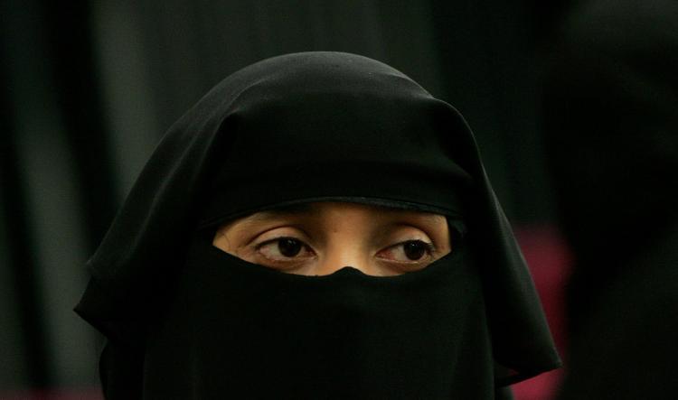 <a><img src="https://www.theepochtimes.com/assets/uploads/2015/09/niqab.jpg" alt="A Michigan Supreme Court ruling could force Muslim women to remove their veils in court. (Scott Barbour/Getty Images)" title="A Michigan Supreme Court ruling could force Muslim women to remove their veils in court. (Scott Barbour/Getty Images)" width="320" class="size-medium wp-image-1827837"/></a>