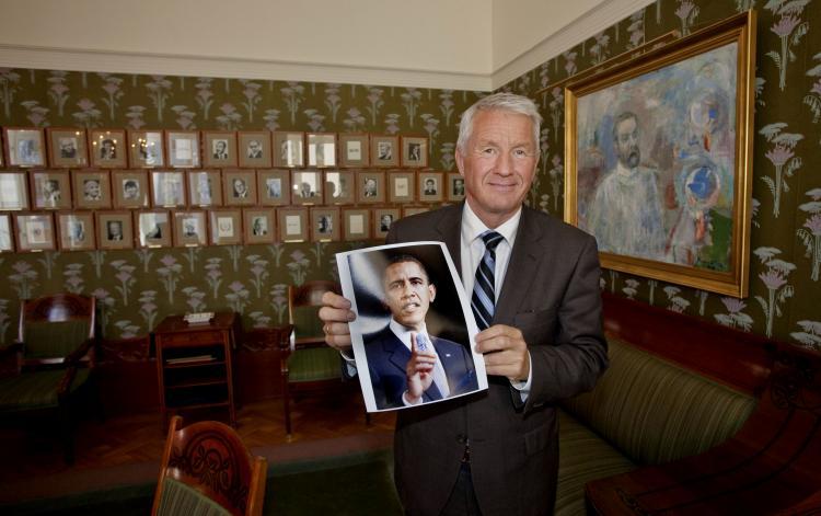 <a><img src="https://www.theepochtimes.com/assets/uploads/2015/09/ob91851999.jpg" alt="The chairman of the Norwegian Nobel Peace Prize Committee, Thorbjoern Jagland shows a picture of 2009 Nobel peace prize laureate, Barack Obama, after the announcement of the winner in Oslo 9 October 2009.  (Daniel Sannum Lauten/AFP/Getty Images)" title="The chairman of the Norwegian Nobel Peace Prize Committee, Thorbjoern Jagland shows a picture of 2009 Nobel peace prize laureate, Barack Obama, after the announcement of the winner in Oslo 9 October 2009.  (Daniel Sannum Lauten/AFP/Getty Images)" width="320" class="size-medium wp-image-1825609"/></a>