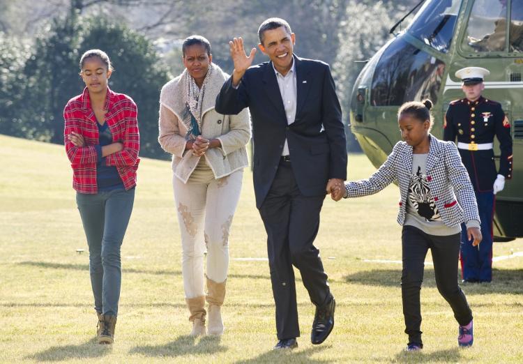 <a><img src="https://www.theepochtimes.com/assets/uploads/2015/09/obama_107865341.jpg" alt="President Barack Obama, first lady Michelle Obama and their daughters Malia (L) and Sasha (R) walk out of Marine One helicopter upon returning at the White House in Washington, DC on Jan. 4 from Hawaii. (JEWEL SAMAD/AFP/Getty Images)" title="President Barack Obama, first lady Michelle Obama and their daughters Malia (L) and Sasha (R) walk out of Marine One helicopter upon returning at the White House in Washington, DC on Jan. 4 from Hawaii. (JEWEL SAMAD/AFP/Getty Images)" width="320" class="size-medium wp-image-1810118"/></a>