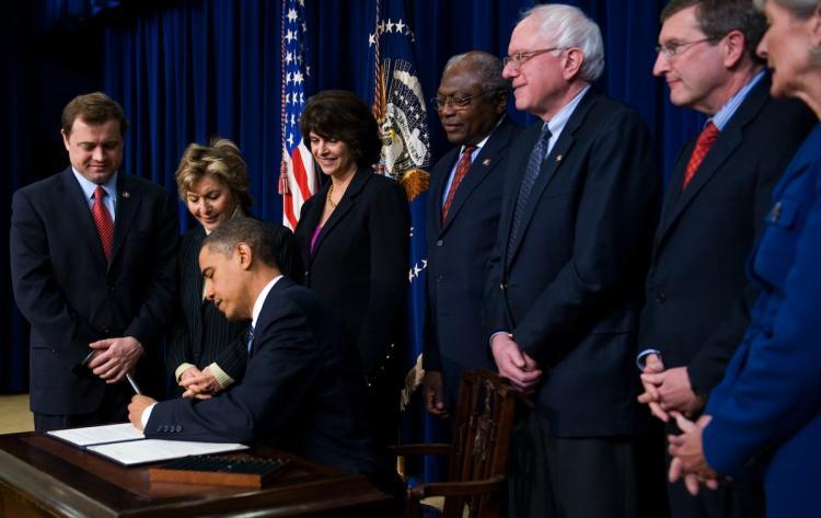 <a><img src="https://www.theepochtimes.com/assets/uploads/2015/09/obmam94175335.jpg" alt="President Obama signs a memorandum related to an announcement of $600 million in American Recovery and Reinvestment Act (Recovery Act). Earlier this month Philadelphia was granted $6.4 million in federal dollars to fund 77 public computer centers. (Saul Loeb/Getty Images)" title="President Obama signs a memorandum related to an announcement of $600 million in American Recovery and Reinvestment Act (Recovery Act). Earlier this month Philadelphia was granted $6.4 million in federal dollars to fund 77 public computer centers. (Saul Loeb/Getty Images)" width="320" class="size-medium wp-image-1817541"/></a>