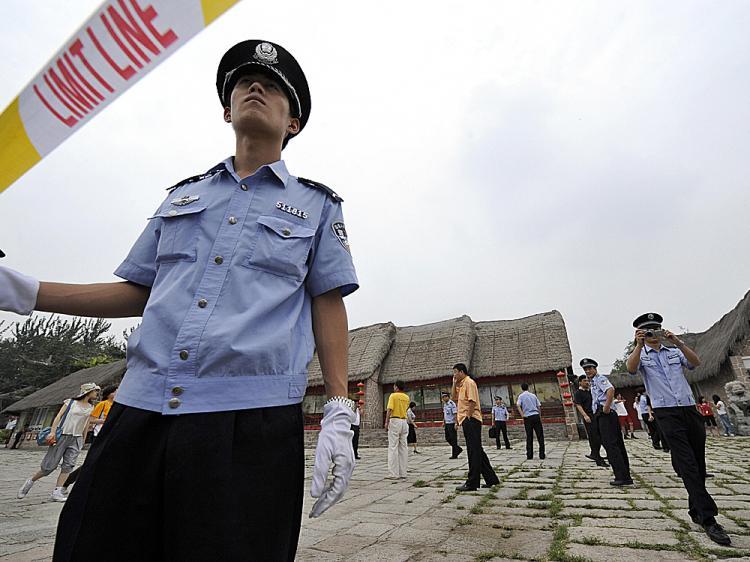 <a><img src="https://www.theepochtimes.com/assets/uploads/2015/09/ocops82281523.jpg" alt="Chinese policemen cordon off a park where they kept detained pro-Tibet demonstrators near the main Olympic stadium in Beijing on August 13, 2008. (Jewel Samad/AFP/Getty Images)" title="Chinese policemen cordon off a park where they kept detained pro-Tibet demonstrators near the main Olympic stadium in Beijing on August 13, 2008. (Jewel Samad/AFP/Getty Images)" width="320" class="size-medium wp-image-1833915"/></a>