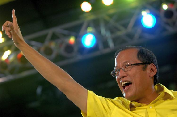 <a><img src="https://www.theepochtimes.com/assets/uploads/2015/09/p98835670+PHILLIPINES.jpg" alt="Philippine presidential candidate and senator Benigno 'Noynoy' Aquino, son of democracy icon Corazon Aquino, waves to supporters during a live television show in Manila on May 4. Aquino was the leading candidate in a survey released last week estimating support for him at 39 percent. (Noel Celis/AFP/Getty Images)" title="Philippine presidential candidate and senator Benigno 'Noynoy' Aquino, son of democracy icon Corazon Aquino, waves to supporters during a live television show in Manila on May 4. Aquino was the leading candidate in a survey released last week estimating support for him at 39 percent. (Noel Celis/AFP/Getty Images)" width="320" class="size-medium wp-image-1820106"/></a>