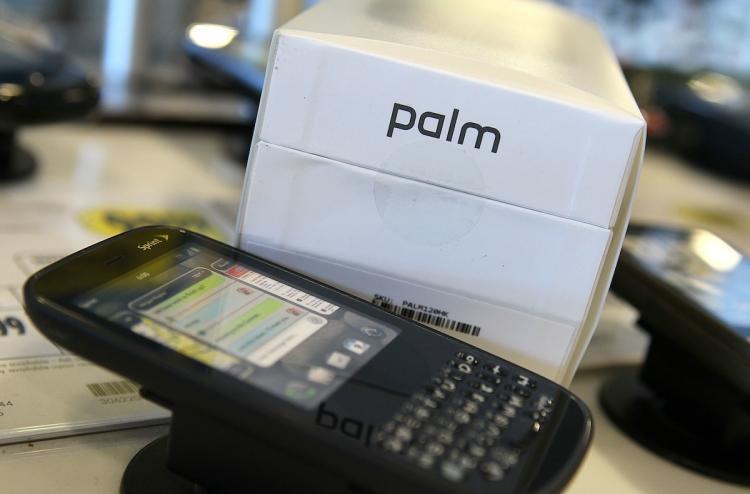 <a><img src="https://www.theepochtimes.com/assets/uploads/2015/09/palm_98731220.jpg" alt="PALM 2.0: A Palm Pixi smartphone that is displayed at a Best Buy store. HP, Hewlett-Packard's acquisition of Palm became effective on July 1.  (Justin Sullivan/Getty Images)" title="PALM 2.0: A Palm Pixi smartphone that is displayed at a Best Buy store. HP, Hewlett-Packard's acquisition of Palm became effective on July 1.  (Justin Sullivan/Getty Images)" width="320" class="size-medium wp-image-1817769"/></a>