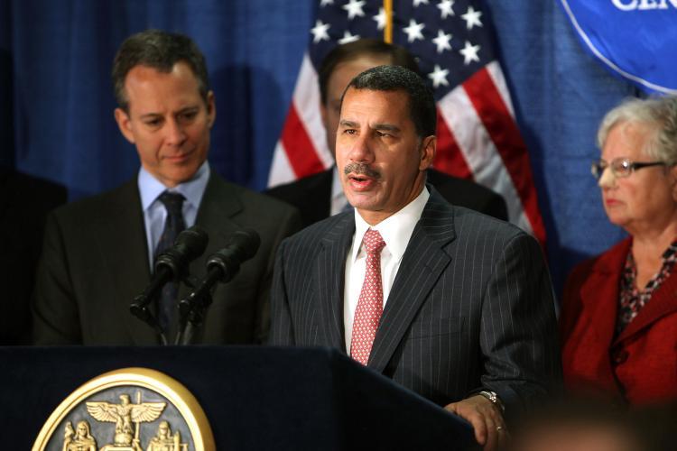 <a><img src="https://www.theepochtimes.com/assets/uploads/2015/09/paterson-91021857.jpg" alt="New York Governor David Paterson makes an economic development announcement as he speaks at Columbia University Medical Center on September 22, 2009 in New York City. (Spencer Platt/Getty Images)" title="New York Governor David Paterson makes an economic development announcement as he speaks at Columbia University Medical Center on September 22, 2009 in New York City. (Spencer Platt/Getty Images)" width="320" class="size-medium wp-image-1825174"/></a>