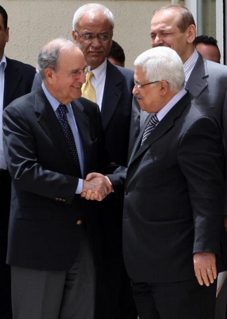<a><img src="https://www.theepochtimes.com/assets/uploads/2015/09/peace_talks_98932656.jpg" alt="Israel - Palestine Peace Talks: Palestinian president Mahmud Abbas shakes hands with US Middle East envoy George Mitchell upon his arrival for a meeting in Ramallah on May 9. (Abbas Momani/AFP/Getty Images)" title="Israel - Palestine Peace Talks: Palestinian president Mahmud Abbas shakes hands with US Middle East envoy George Mitchell upon his arrival for a meeting in Ramallah on May 9. (Abbas Momani/AFP/Getty Images)" width="320" class="size-medium wp-image-1820128"/></a>