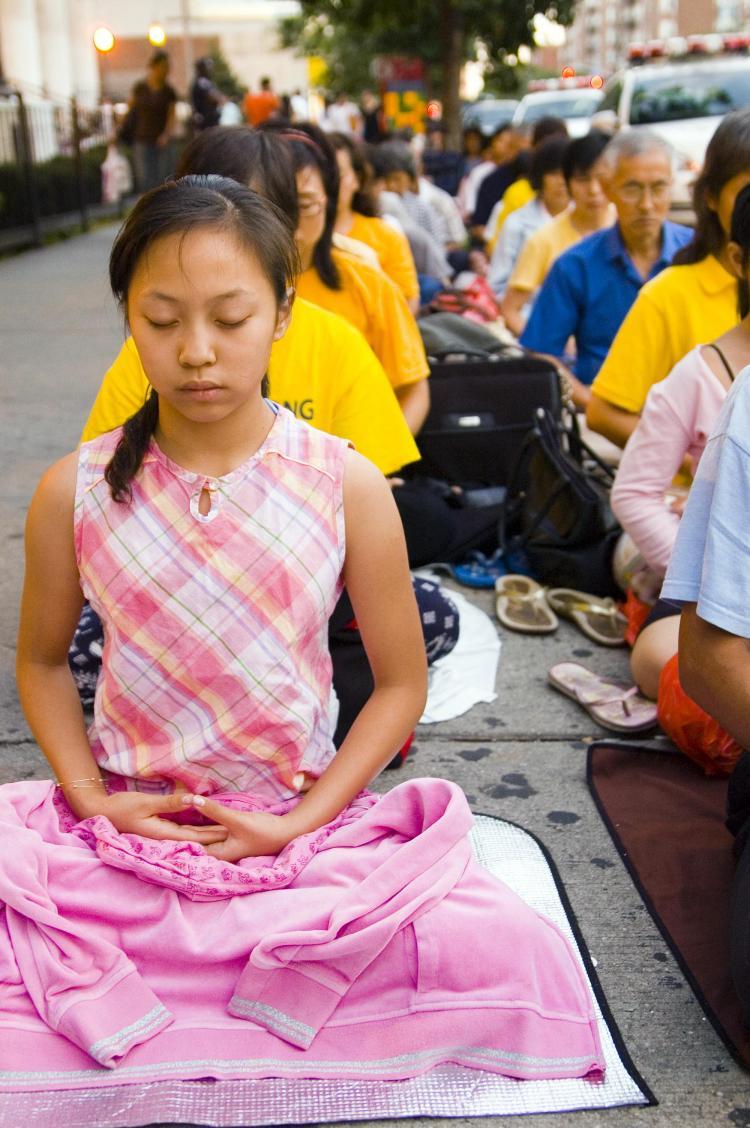 <a><img src="https://www.theepochtimes.com/assets/uploads/2015/09/peacefulprotest.jpg" alt="PEACEFUL PROTEST: Falun Gong practitioners gathered in Flushing for a peaceful protest of the recent attacks against them and their beliefs (JOSHUA PHILIPP/THE EPOCH TIMES)" title="PEACEFUL PROTEST: Falun Gong practitioners gathered in Flushing for a peaceful protest of the recent attacks against them and their beliefs (JOSHUA PHILIPP/THE EPOCH TIMES)" width="320" class="size-medium wp-image-1834392"/></a>