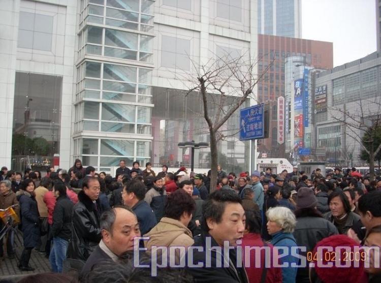 <a><img src="https://www.theepochtimes.com/assets/uploads/2015/09/petitioners.jpg" alt="Petitioners wait in front of Shanghai Complaint Office after the New Year holidays. (The Epoch Times)" title="Petitioners wait in front of Shanghai Complaint Office after the New Year holidays. (The Epoch Times)" width="320" class="size-medium wp-image-1830396"/></a>