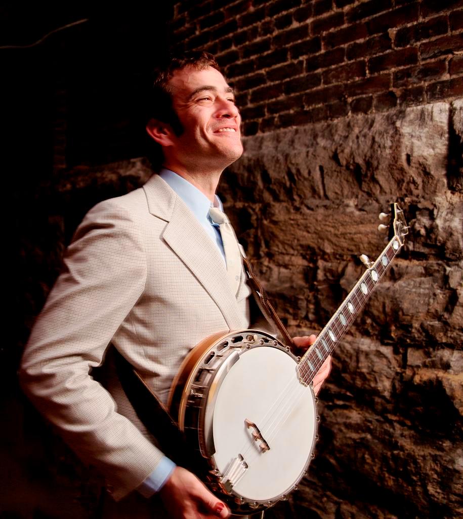 <a><img class=" wp-image-1785724   " title="Banjo Player Noam Pikelny." src="https://www.theepochtimes.com/assets/uploads/2015/09/pikelny2.jpg" alt="Banjo Player Noam Pikelny." width="342" height="383"/></a>