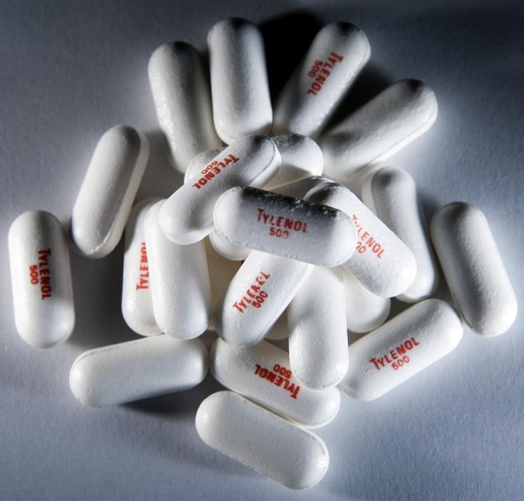 <a><img src="https://www.theepochtimes.com/assets/uploads/2015/09/pills71374268.jpg" alt="Extra Strength Tylenol is displayed. Tylenol maker's recall of over-the-counter medicines has expanded to include 21 additional lots of Tylenol products. (Brendan Smialowski/Getty Images)" title="Extra Strength Tylenol is displayed. Tylenol maker's recall of over-the-counter medicines has expanded to include 21 additional lots of Tylenol products. (Brendan Smialowski/Getty Images)" width="320" class="size-medium wp-image-1817531"/></a>