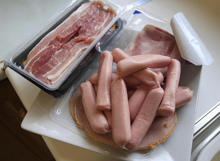 <a><img src="https://www.theepochtimes.com/assets/uploads/2015/09/poke83942062.jpg" alt="Pork products from the Republic of Ireland are displayed at a local shop in Belfast, Northern Ireland.  (Peter Muhly/AFP/Getty Images)" title="Pork products from the Republic of Ireland are displayed at a local shop in Belfast, Northern Ireland.  (Peter Muhly/AFP/Getty Images)" width="320" class="size-medium wp-image-1832448"/></a>